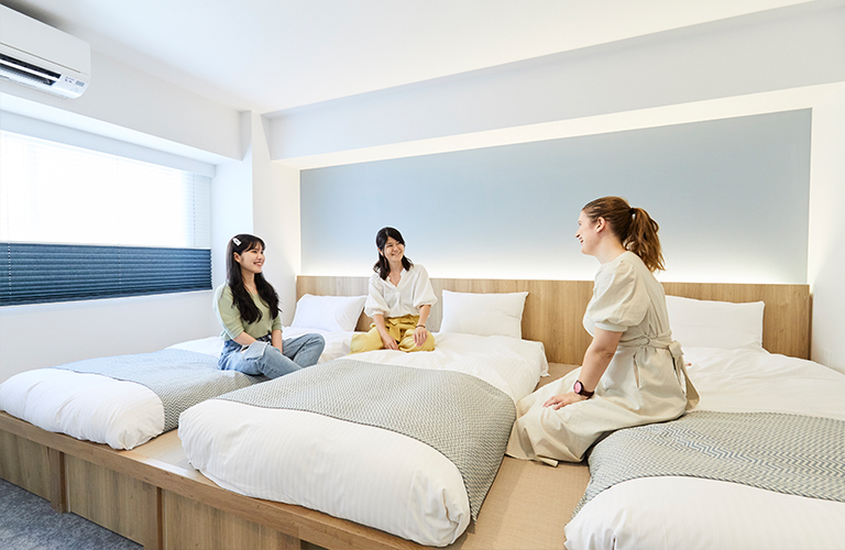 A ROOM FOR 3 PEOPLE